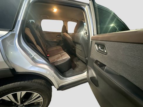 Used 2022 Nissan Rogue SV image 29