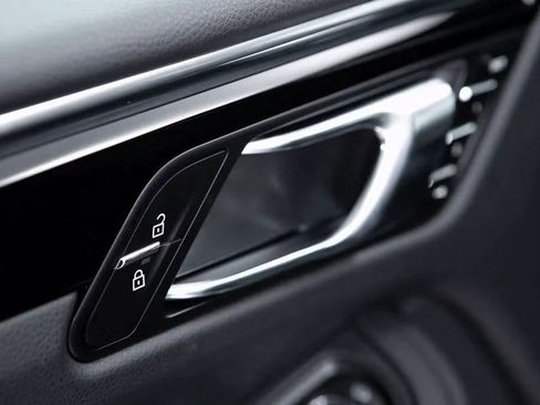 Certified 2025 Porsche Macan Turbo image 20