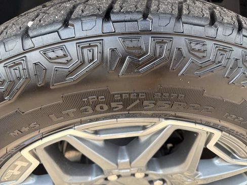 Used 2025 GMC Hummer EV 3X AWD/4WD image 36