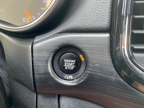 Used 2021 Jeep Grand Cherokee Laredo X AWD/4WD image 19