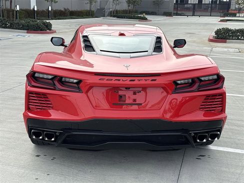 Used 2021 Chevrolet Corvette Stingray w/ Engine Appearance Package image 4