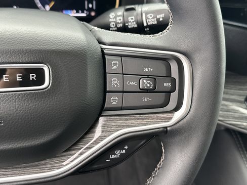 Used 2022 Jeep Wagoneer Series II image 19