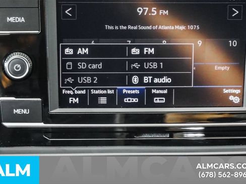 Used 2024 Volkswagen Jetta SE FWD image 35