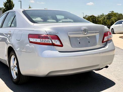 Used 2010 Toyota Camry LE FWD image 9