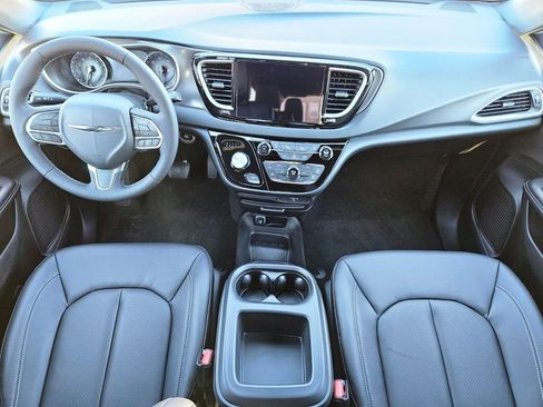 New 2026 Chrysler Voyager LX image 10