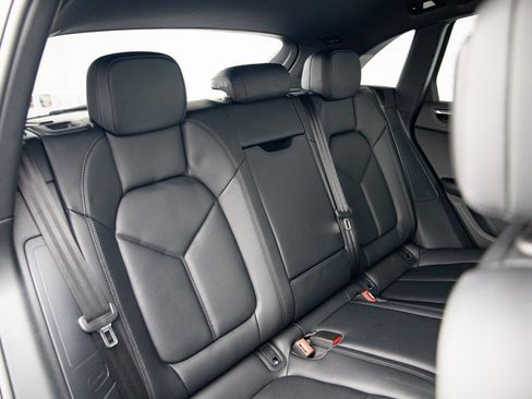 Certified 2025 Porsche Macan image 26