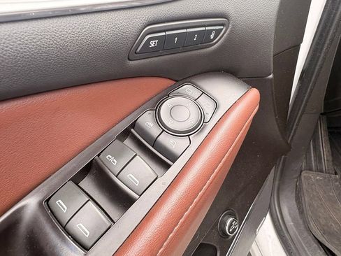 Used 2019 Buick Enclave Avenir FWD image 12