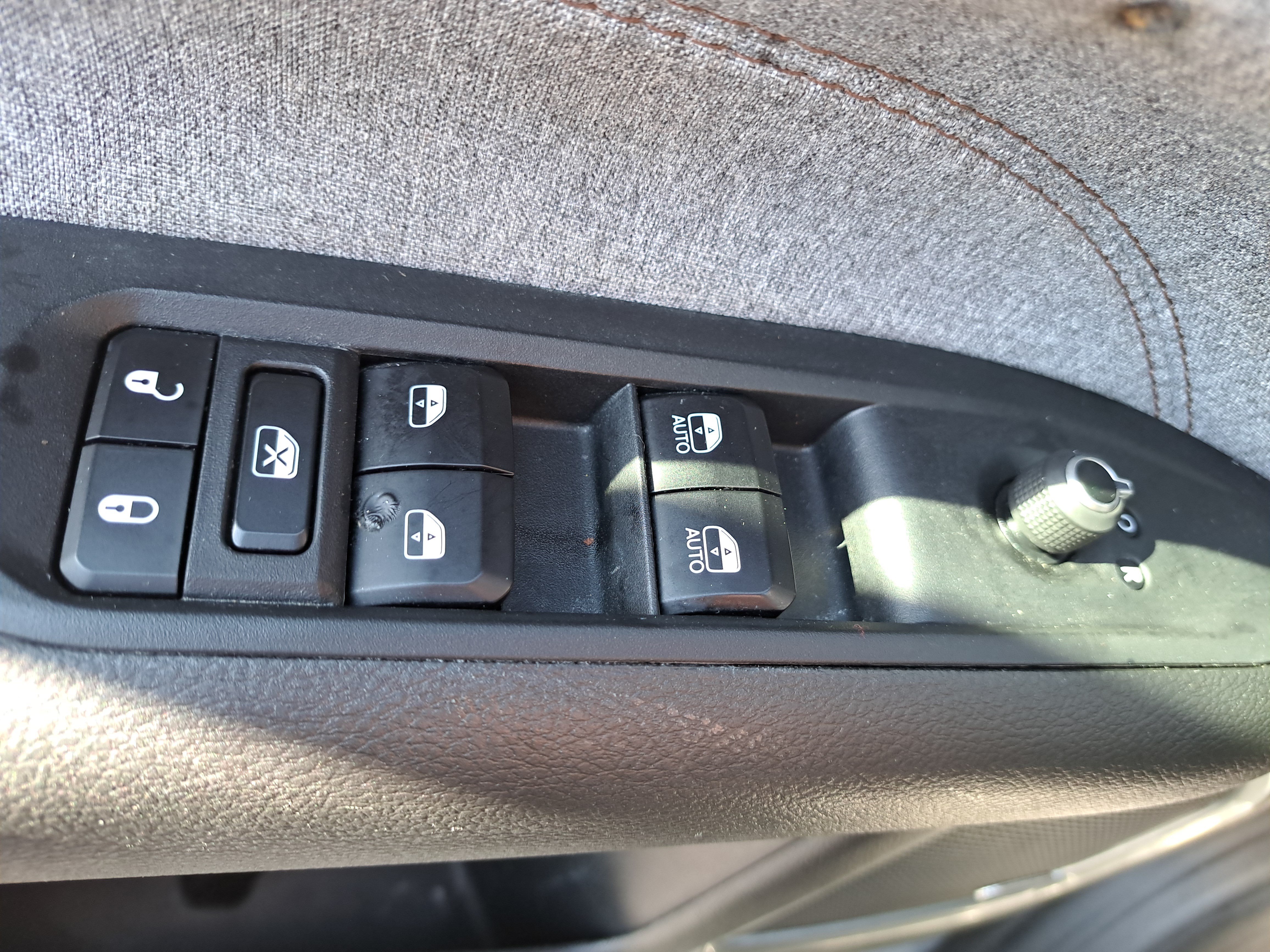 Used 2023 Jeep Compass Latitude w/ Sun and Sound Group AWD/4WD image 19