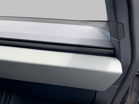 Used 2025 Tesla Cybertruck AWD Crew Cab image 18