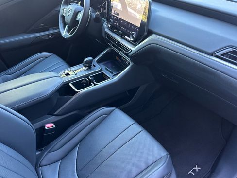 Used 2025 Lexus TX 500h AWD w/ Technology Package image 21