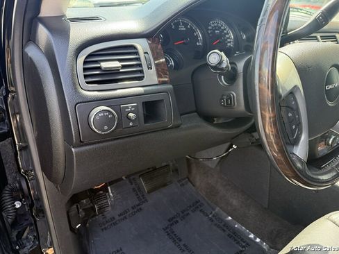 Used 2014 GMC Yukon XL Denali AWD/4WD image 8