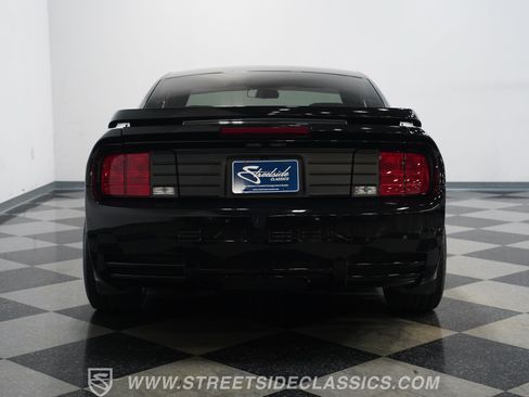 Used 2006 Ford Mustang GT RWD image 10