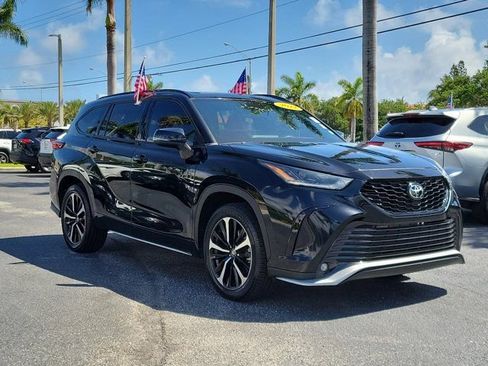 Used 2022 Toyota Highlander XSE image 32
