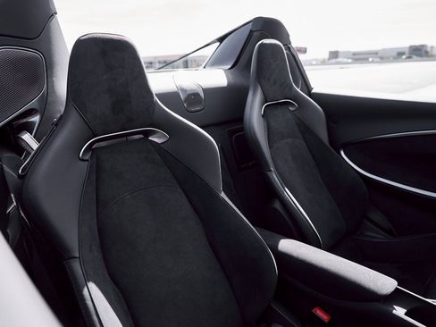 Used 2025 McLaren Artura Spider image 40