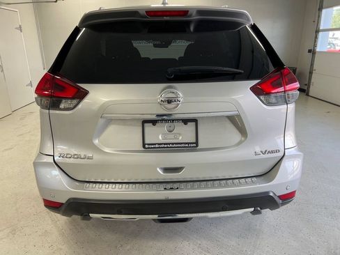 Used 2019 Nissan Rogue SV w/ Premium Package AWD/4WD image 3