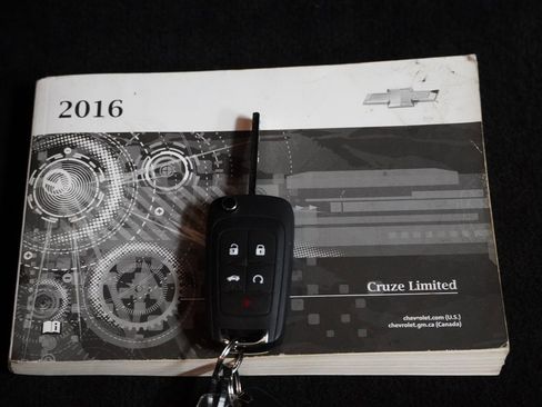 Used 2015 Chevrolet Cruze LT image 31