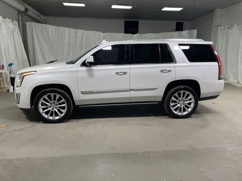 Used 2019 Cadillac Escalade Platinum AWD/4WD image 4