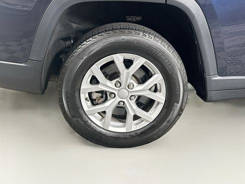 Used 2023 Jeep Grand Cherokee L Limited AWD/4WD image 11