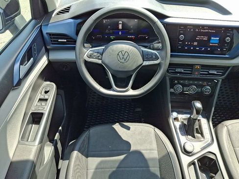Used 2024 Volkswagen Taos SE AWD/4WD image 12