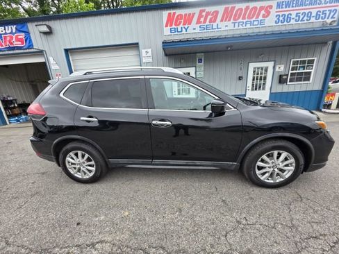 Used 2018 Nissan Rogue SV FWD image 4