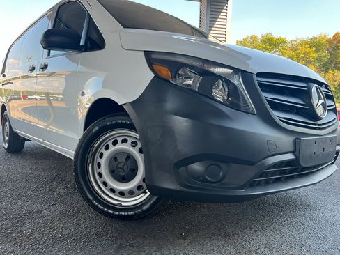 Used 2022 Mercedes-Benz Metris image 1
