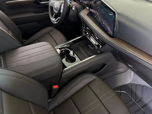 New 2026 Chevrolet Suburban High Country AWD/4WD image 19