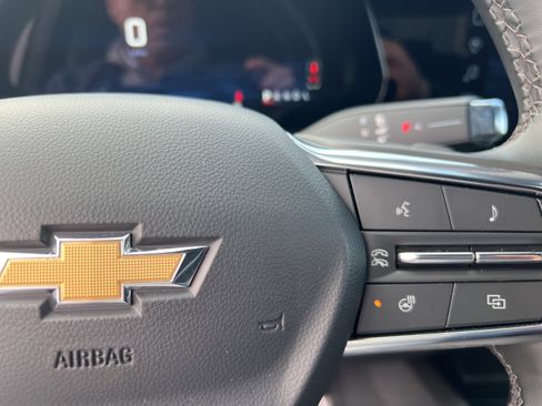 Used 2025 Chevrolet Equinox LT image 16