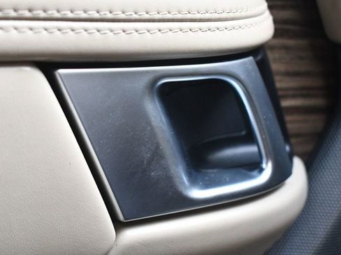 Used 2018 Land Rover Range Rover HSE image 25