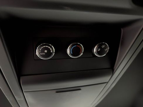 Used 2014 Dodge Grand Caravan SXT image 23