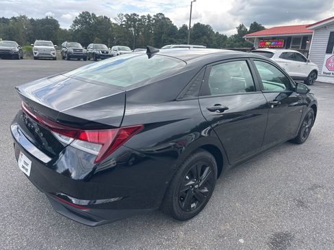 Used 2023 Hyundai Elantra SEL image 4