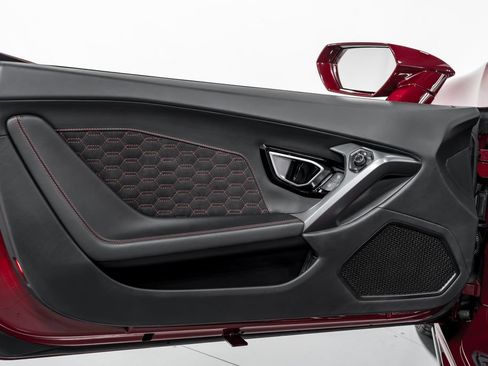 Used 2022 Lamborghini Huracan EVO RWD image 9