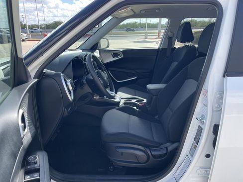 Used 2024 Kia Soul LX w/ Option Group 015 image 13