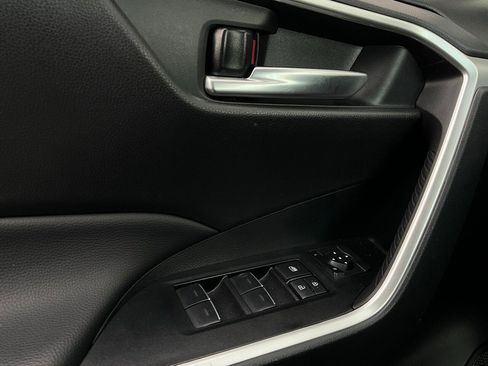 Used 2025 Toyota RAV4 XLE image 21