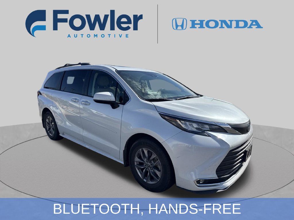 Used 2023 Toyota Sienna XLE FWD image 3