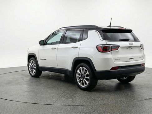 Used 2025 Jeep Compass Limited AWD/4WD image 6