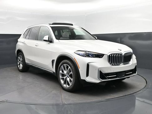 Certified 2026 BMW X5 xDrive40i w/ Climate Comfort Package AWD/4WD image 9