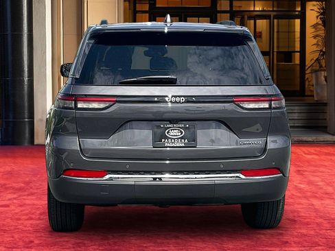 Used 2022 Jeep Grand Cherokee Limited w/ Trailer Tow Prep Group (B) RWD image 4