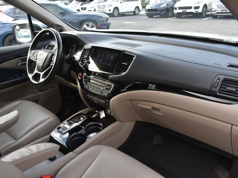 Used 2019 Honda Pilot Touring image 13