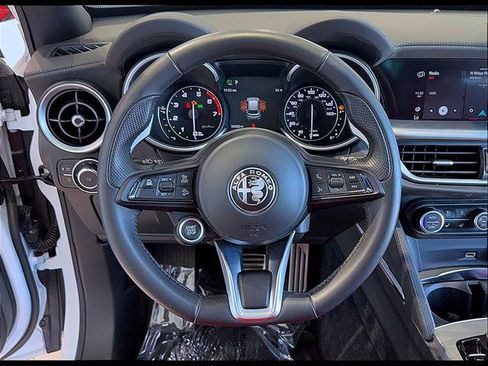 Used 2023 Alfa Romeo Stelvio Veloce AWD/4WD image 12