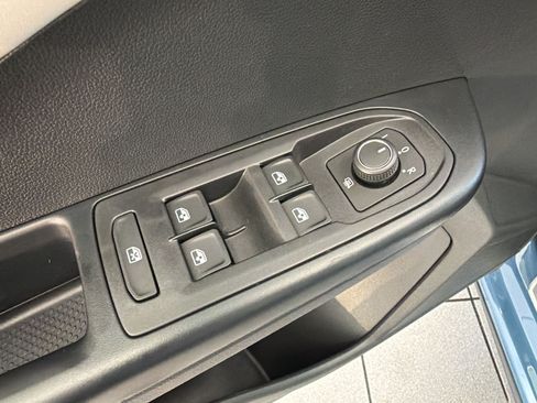 New 2026 Volkswagen Taos SE FWD image 15