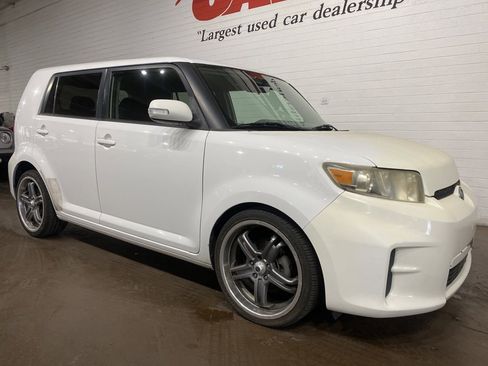 Used 2011 Scion xB image 2