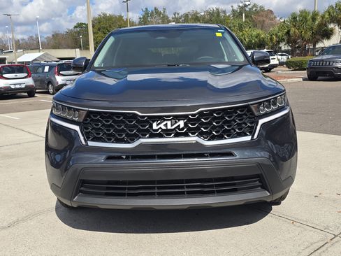 Certified 2023 Kia Sorento LX image 3