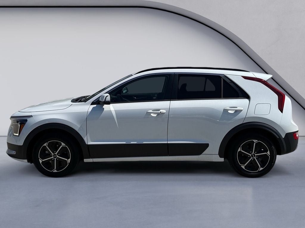Used 2023 Kia Niro EX FWD image 2