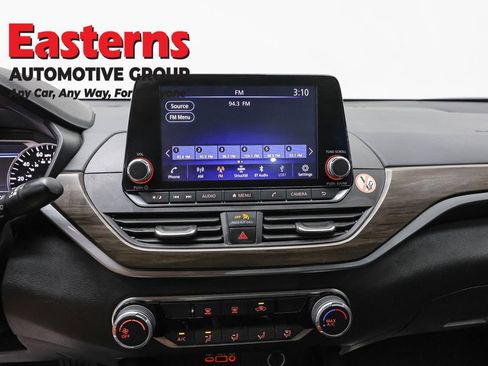 Used 2024 Nissan Altima 2.5 SV FWD image 12