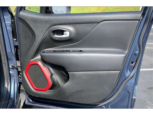 Used 2023 Jeep Renegade Trailhawk AWD/4WD image 22