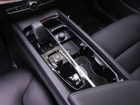 Certified 2023 Volvo XC60 B5 Plus w/ Protection Package Premier image 15