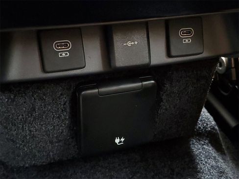 New 2025 Land Rover Range Rover SE image 30