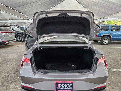 Used 2023 Hyundai Elantra SEL image 6