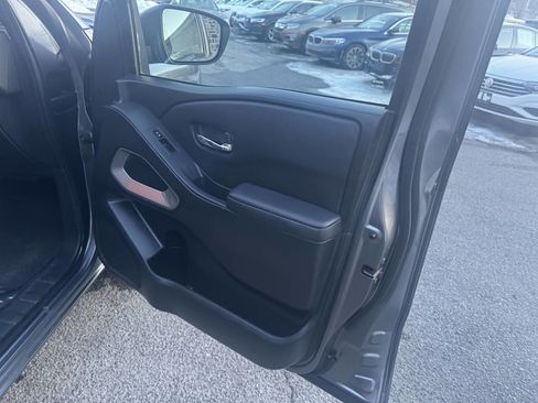 Used 2022 Nissan Frontier SV image 19