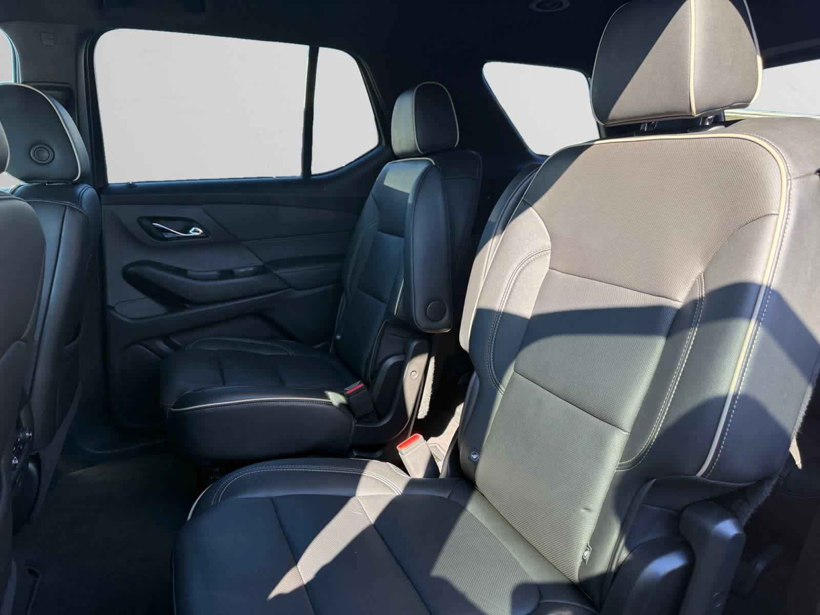 Used 2023 Chevrolet Traverse Premier FWD image 13